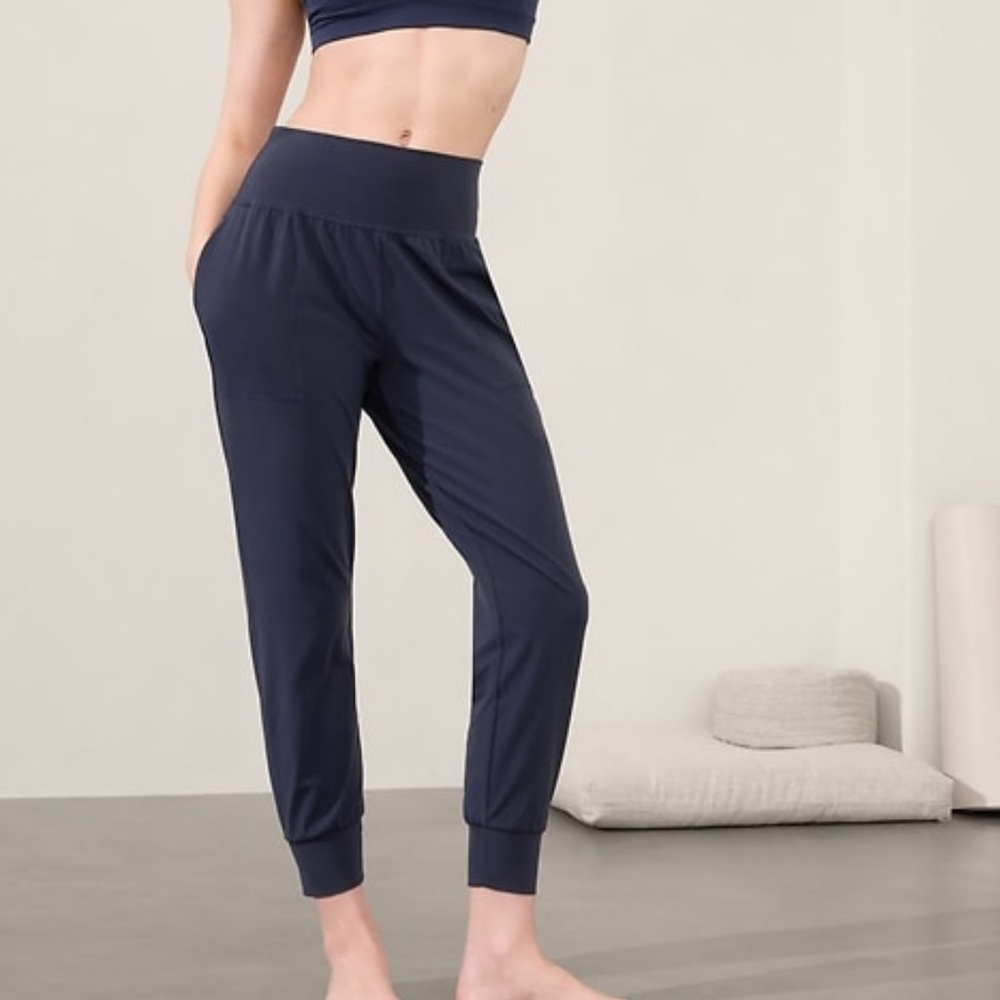Athleta salutation jogger powervita XS